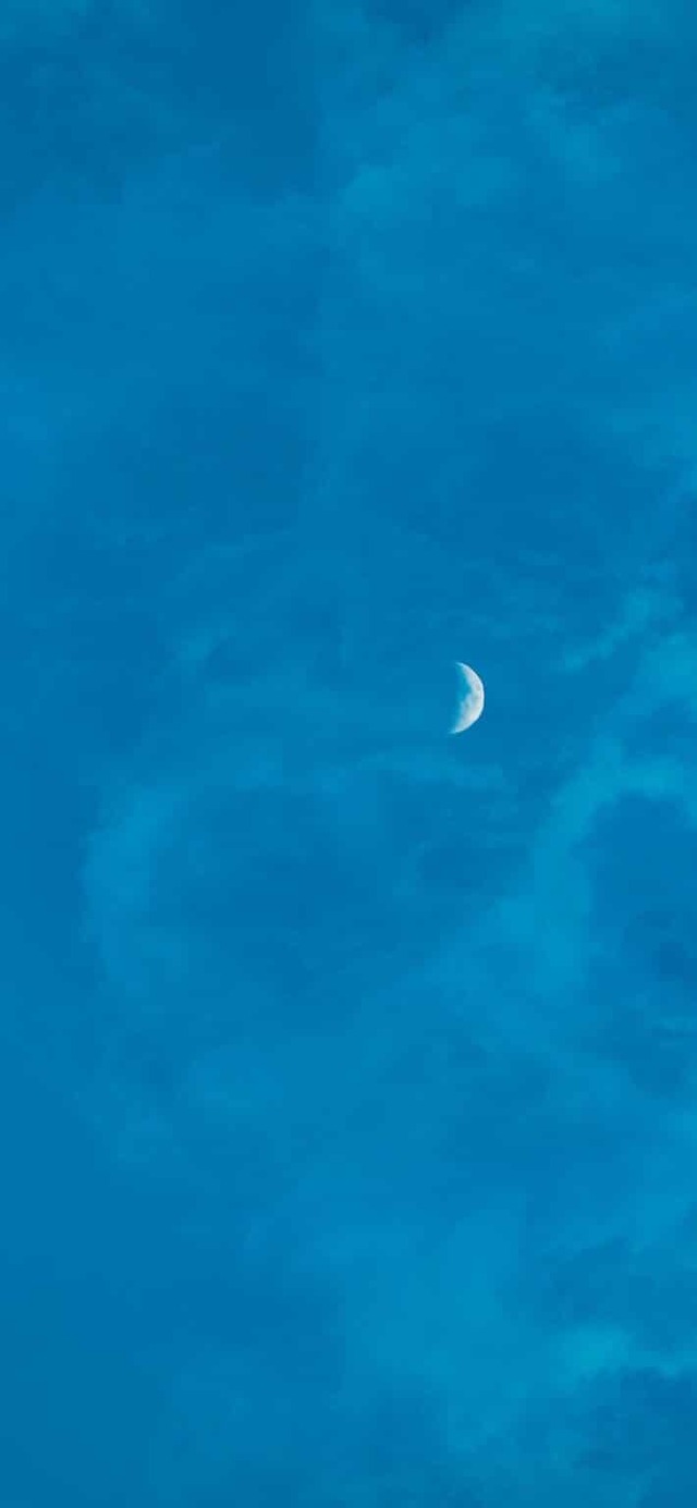 Hình nền mặt trăng màu danh dương cực bắt mắt